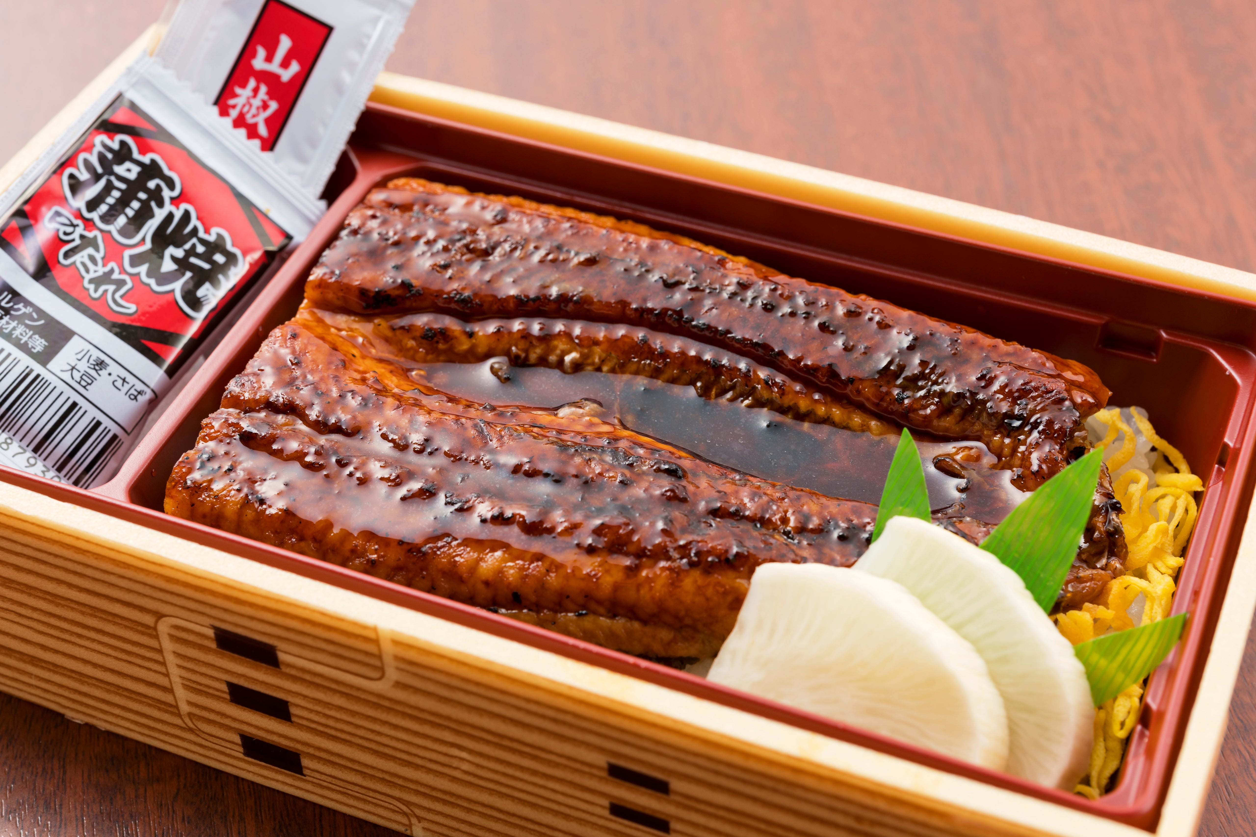 うなぎの蒲焼重（お茶付き）